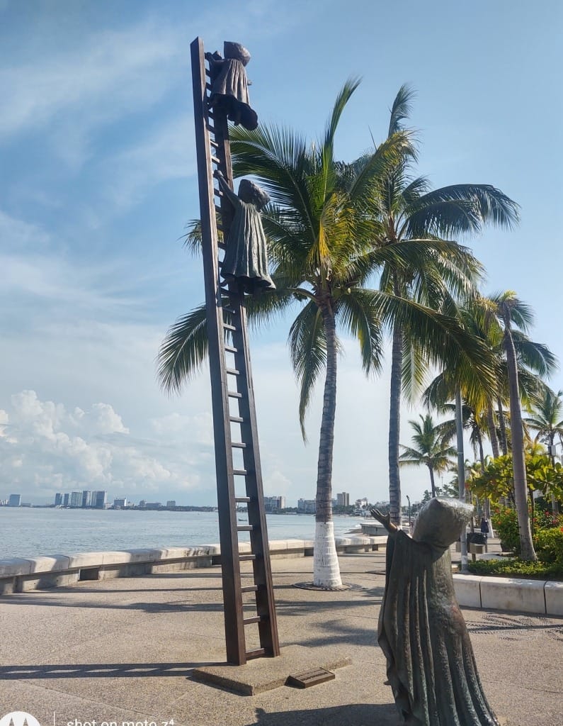 statue
