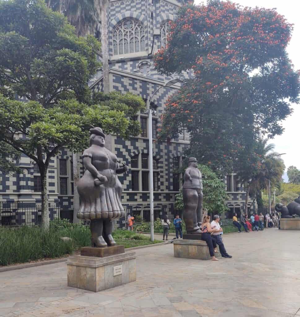 statues