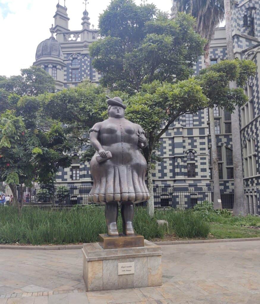 statue