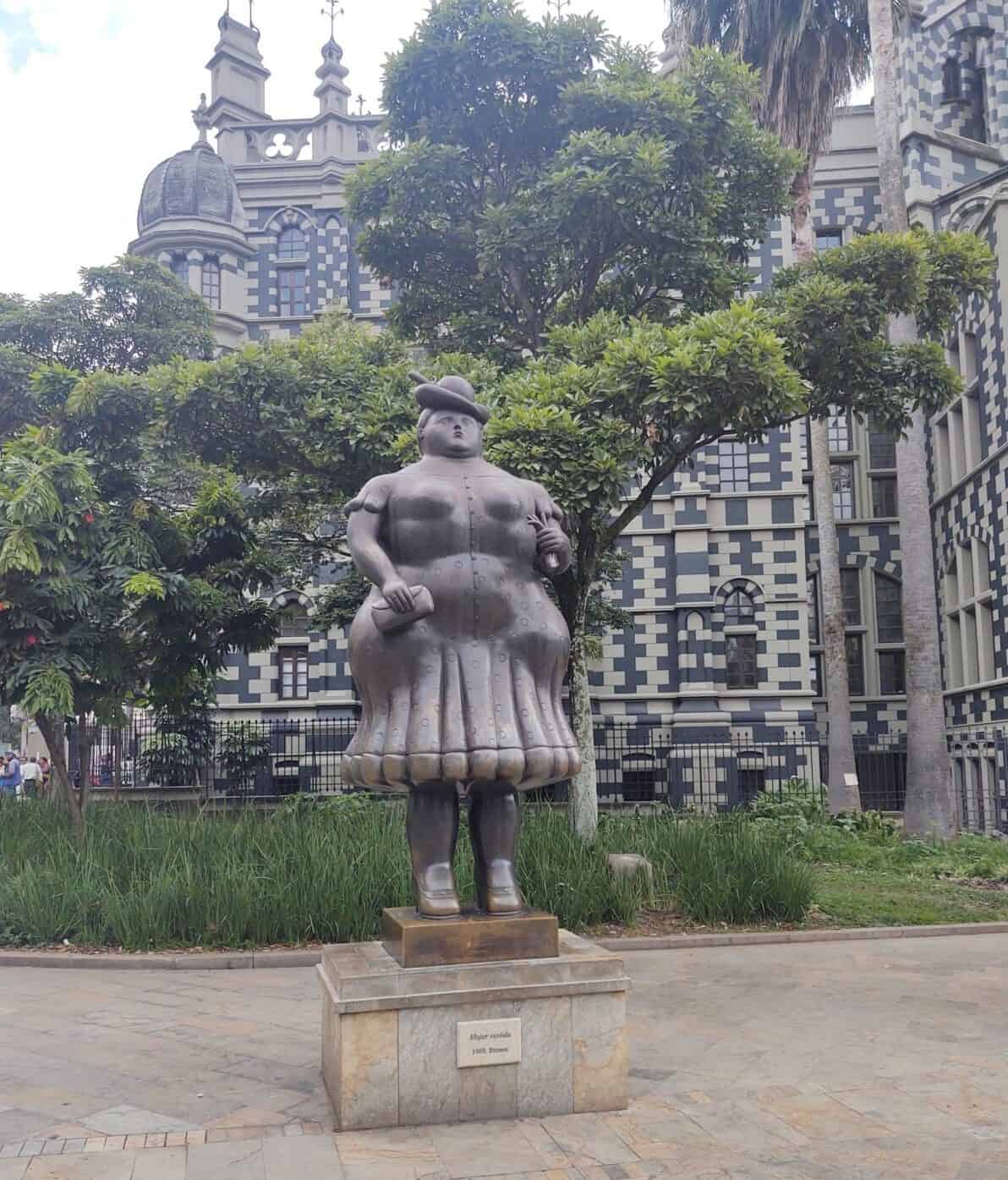 statue