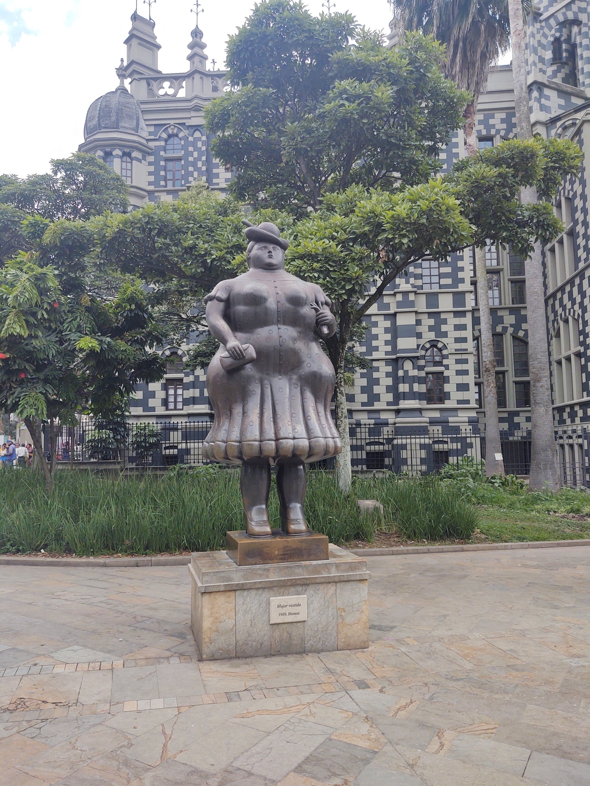 statue