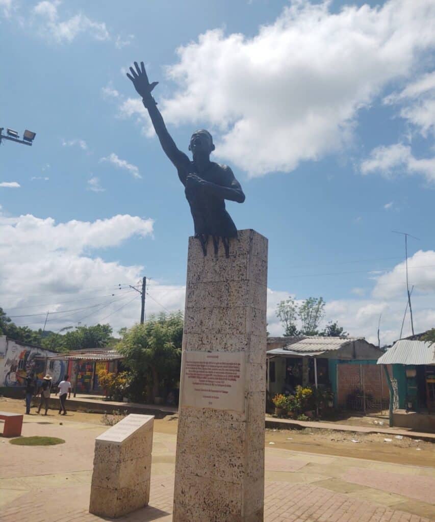 statue